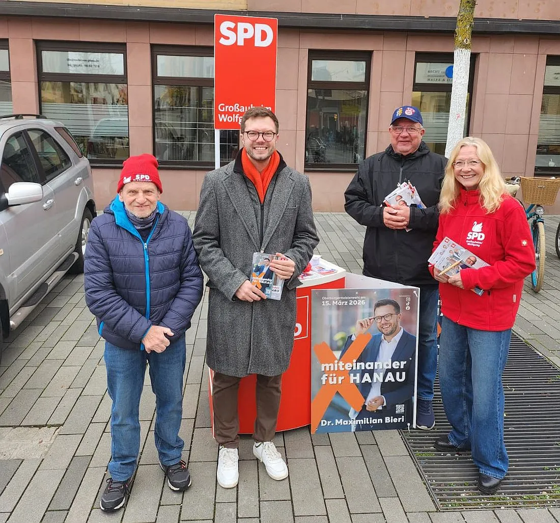 OB-Kandidat Dr. Bieri auf dem Großauheimer Markt