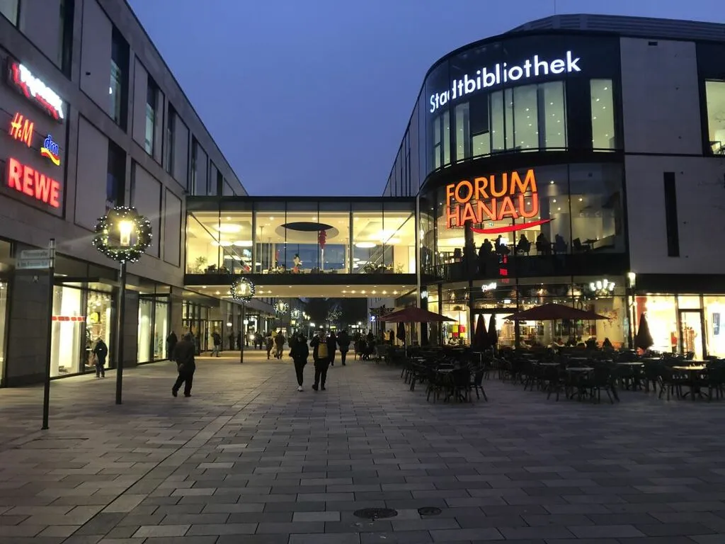 Randale im Forum Hanau: Strafanzeige gegen TikTok-Boxer