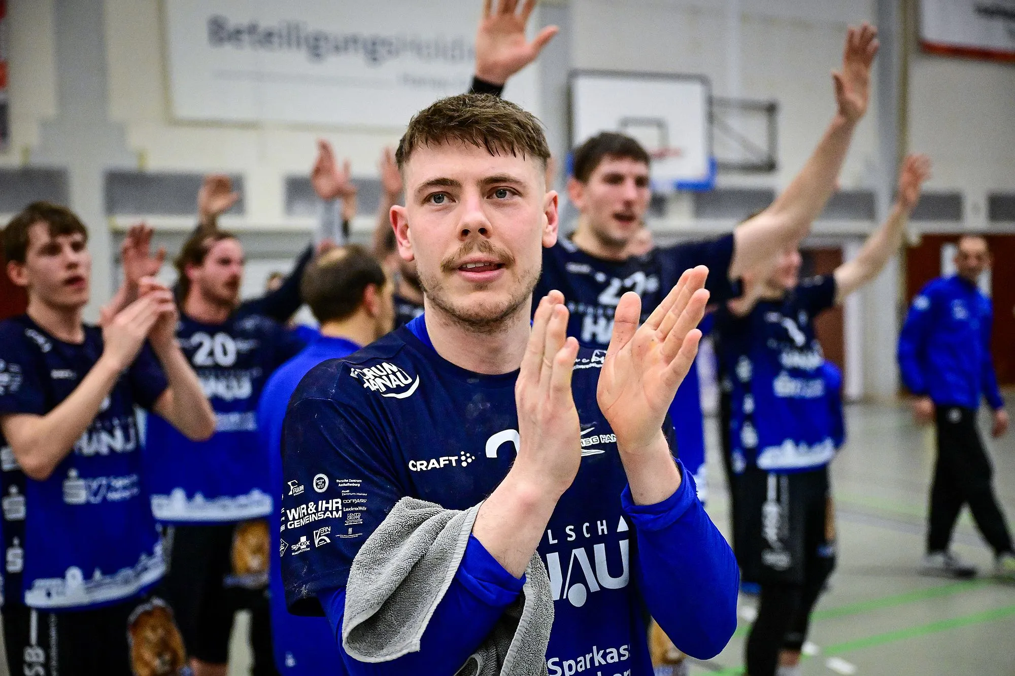 Jan-Eric Kleemann dirigiert auch 2026/27 das Spiel der HSG Hanau