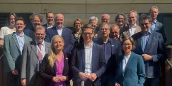 Staatssekretär Michael Ruhl (M.) und die Mitglieder des Runden Tischs beim Treffen im HMLU. © HMLU